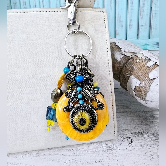 Handmade Yellow Vintage Purse Charm / Keychain - Picture 7 of 8